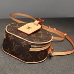 louis-vuitton-mini-boite-chapeau-M83575_PM2_Front-view-scaled-2.jpg
