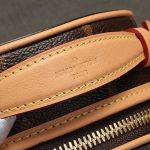 louis-vuitton-mini-boite-chapeau-M83575_PM2_Front-view-scaled-2.jpg