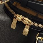 louis-vuitton-mini-boite-chapeau-M68276_PM2_Front-view-1.jpg