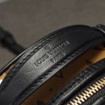 louis-vuitton-mini-boite-chapeau-M68276_PM2_Front-view-1.jpg