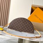 louis-vuitton-lv-fan-M14804_PM1_Worn-view-1.jpg