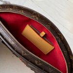 louis-vuitton-lv-fan-M14804_PM1_Worn-view-1.jpg