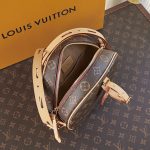 louis-vuitton-boite-chapeau-souple-mm-M45647_PM2_Front-view-1.jpg